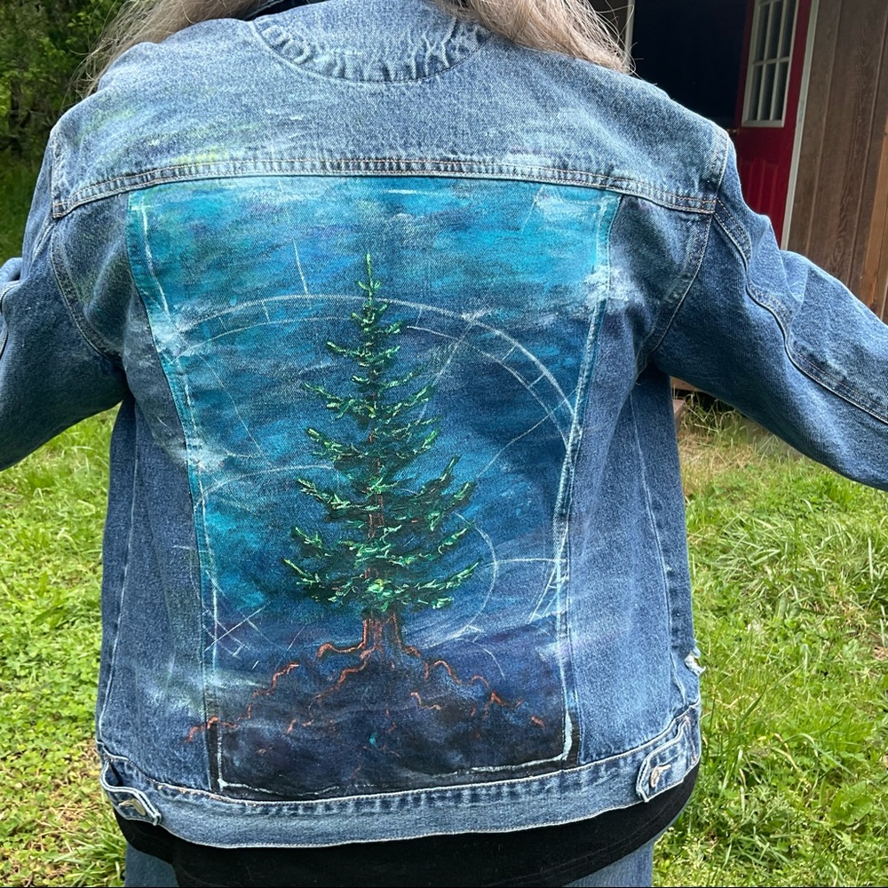 Size Large GORGEOUS HANDPAINTED Jean jacket. Unique and organic.
